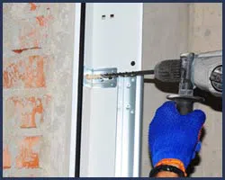 Neighborhood Garage Door Chicago, IL 773-362-4193 - side-door-repair-t-22-gr-23m